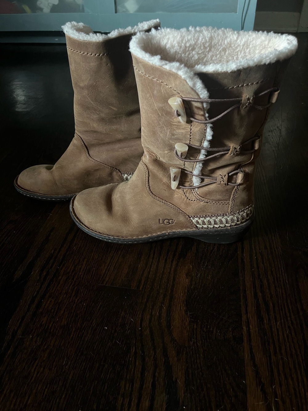 UGG Kona Boots Women’s Size 8 Chestnut  Suede Shearling Lined Toggle Mid-Calf